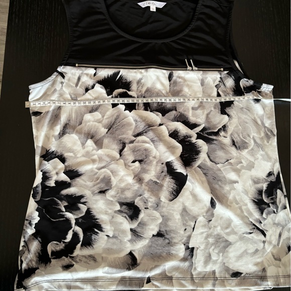 Summer blouse - Picture 3 of 9